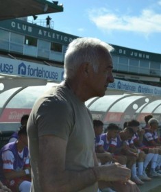 Mario Gómez dejó de ser el entrenador